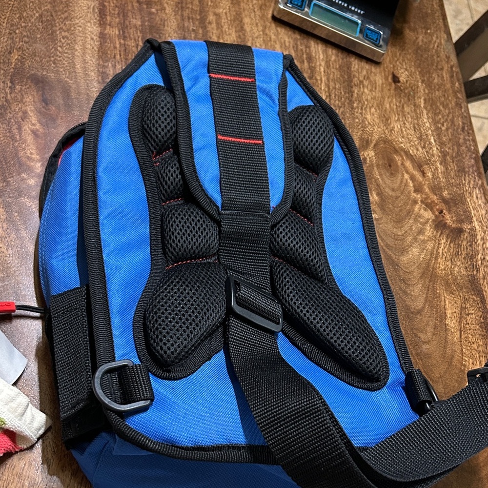 Plano fishing Blue and Red sling bag with Clear Front - Picture 3 of 7